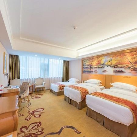Vienna Hotel Guilin Airport Road Rongshan Экстерьер фото